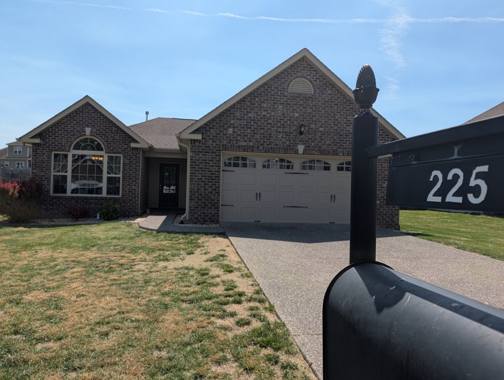 225 Leah Ct, Gallatin, TN 37066