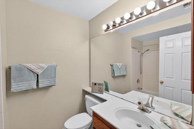 9083 Fanega Ct, Elk Grove, CA 95758