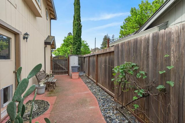 9083 Fanega Ct, Elk Grove, CA 95758