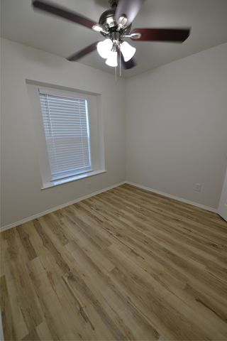2385 Murphy Court, Red Oak, TX 75154