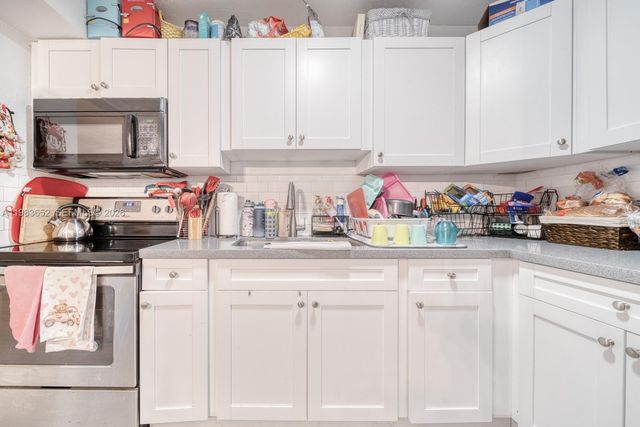 9459 SW 76th St R5, Miami, FL 33173