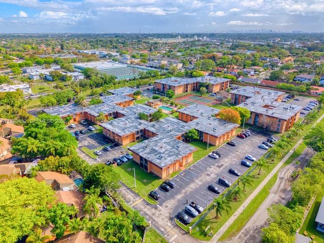 9459 SW 76th St R5, Miami, FL 33173