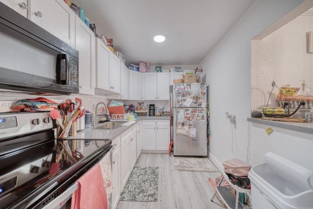 9459 SW 76th St R5, Miami, FL 33173