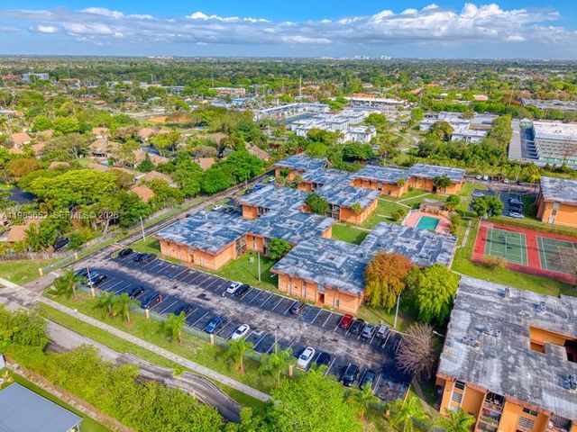 9459 SW 76th St R5, Miami, FL 33173