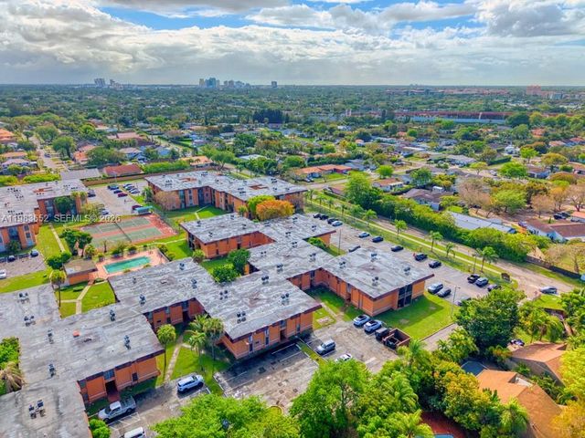 9459 SW 76th St R5, Miami, FL 33173