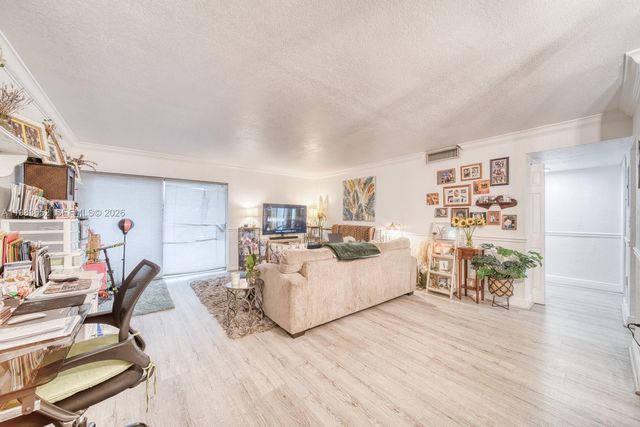 9459 SW 76th St R5, Miami, FL 33173