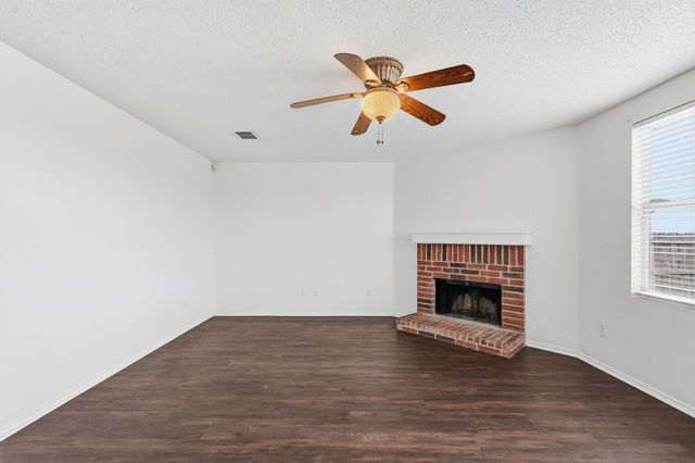 205 Phlox Lane, Burleson, TX 76028