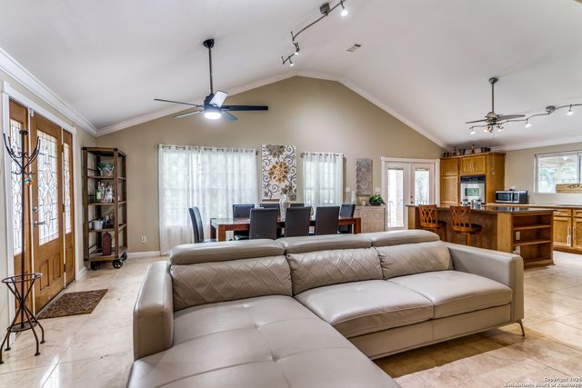 9106 Saddle Trl, San Antonio, TX 78255