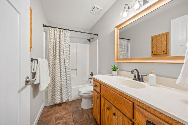 1425 Meadow Court, Chaska, MN 55318