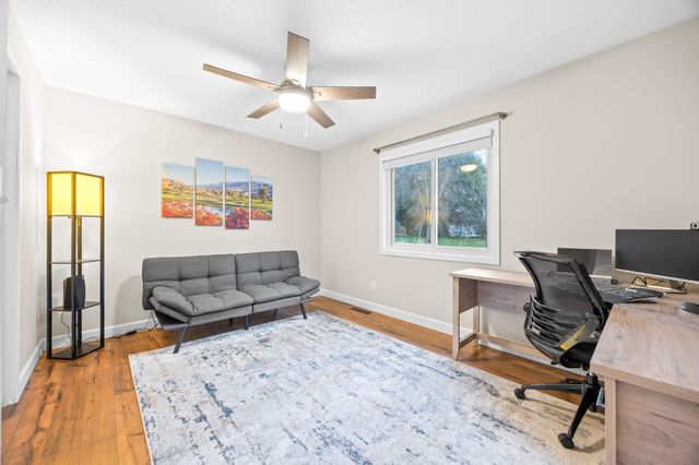 1425 Meadow Court, Chaska, MN 55318