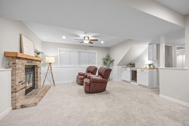 1425 Meadow Court, Chaska, MN 55318