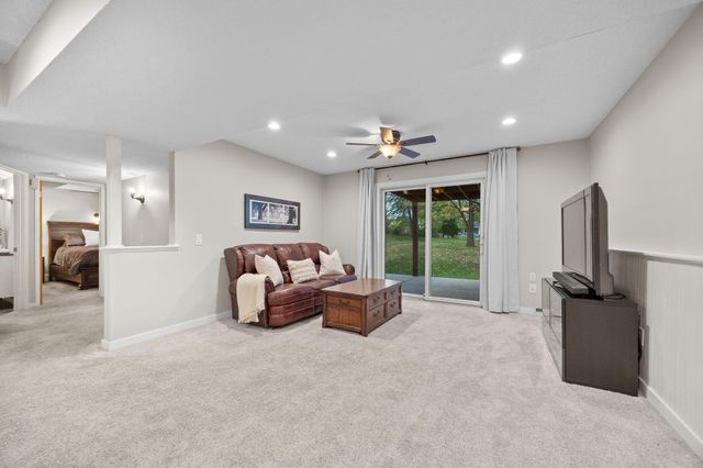 1425 Meadow Court, Chaska, MN 55318