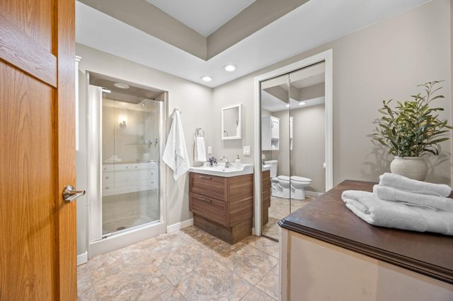 1425 Meadow Court, Chaska, MN 55318
