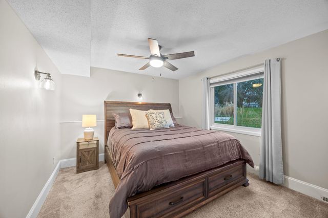 1425 Meadow Court, Chaska, MN 55318