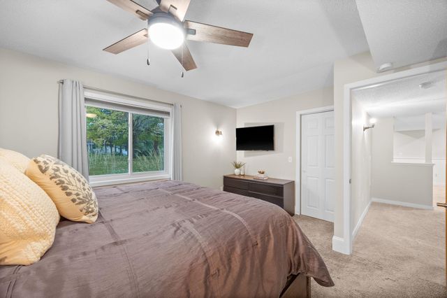 1425 Meadow Court, Chaska, MN 55318