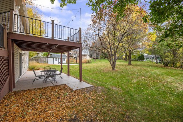 1425 Meadow Court, Chaska, MN 55318