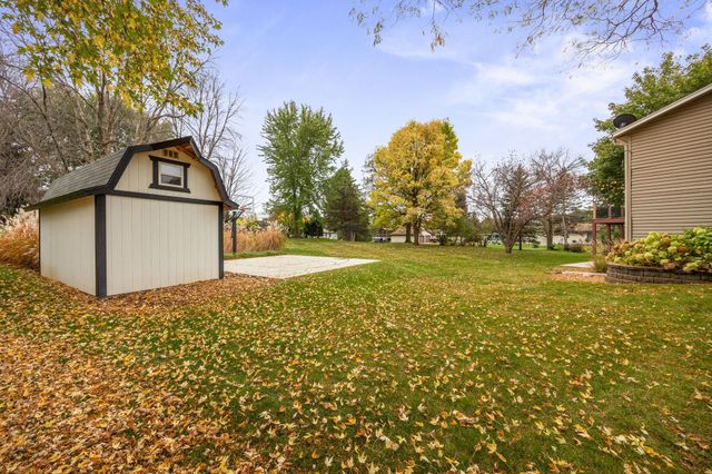 1425 Meadow Court, Chaska, MN 55318
