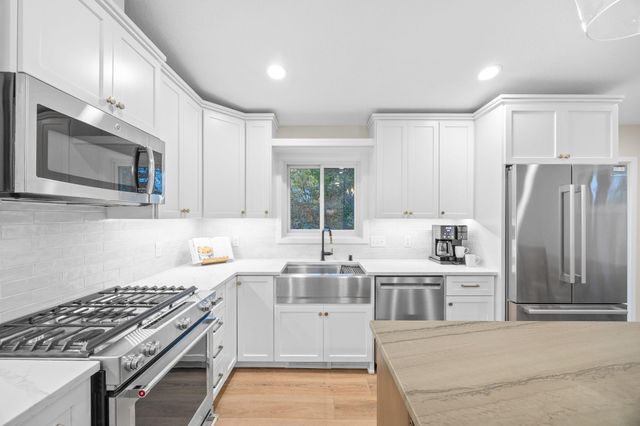 1425 Meadow Court, Chaska, MN 55318