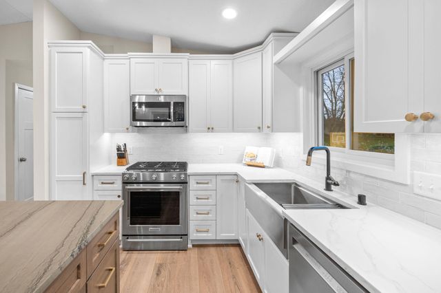 1425 Meadow Court, Chaska, MN 55318