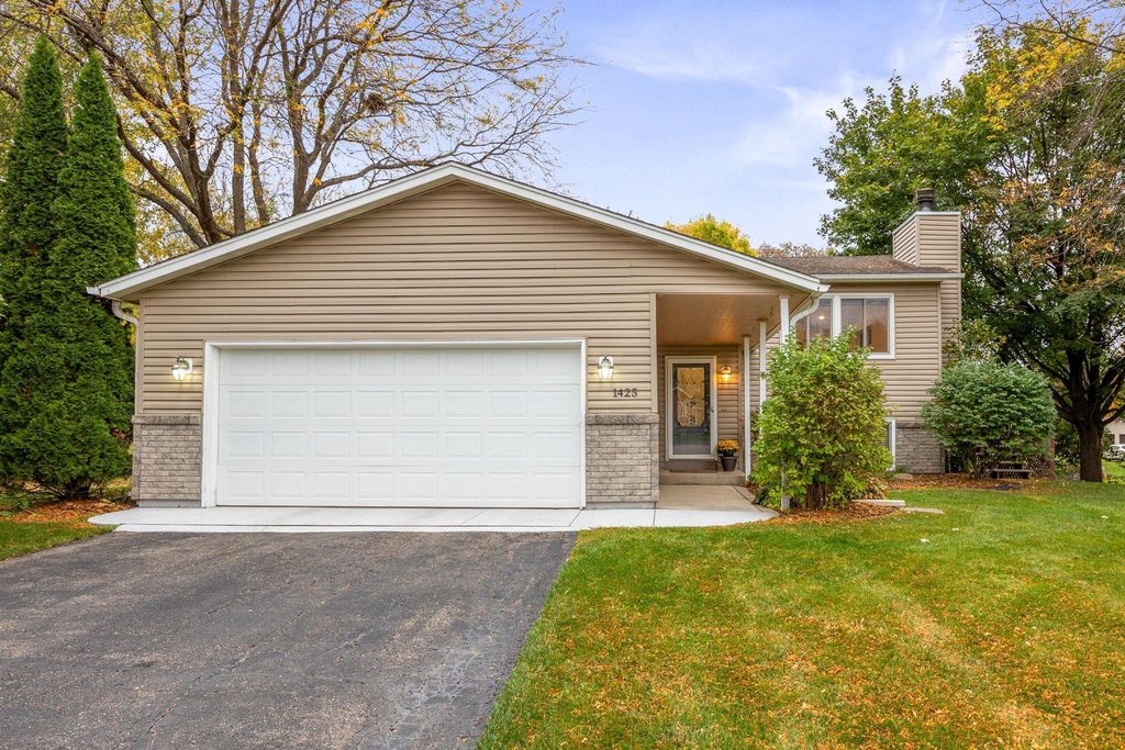 1425 Meadow Court, Chaska, MN 55318 — photo 2