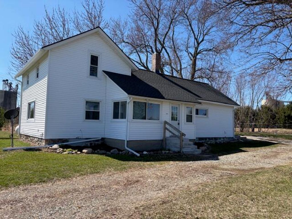 7785 Saddlebag Lake Road, Lake Odessa, MI 48849
