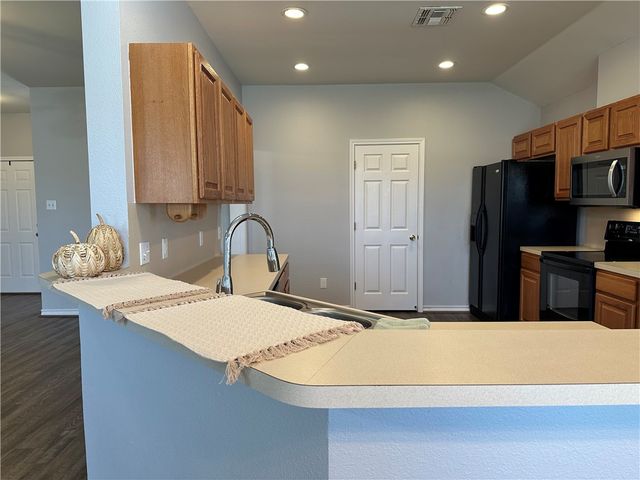 2012 Westwood Dr, Portland, TX 78374