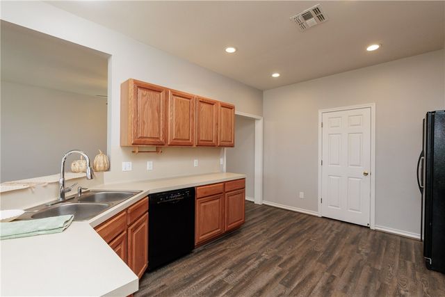 2012 Westwood Dr, Portland, TX 78374