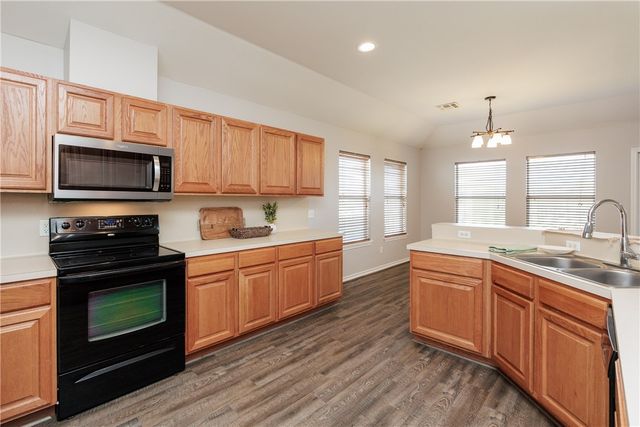 2012 Westwood Dr, Portland, TX 78374