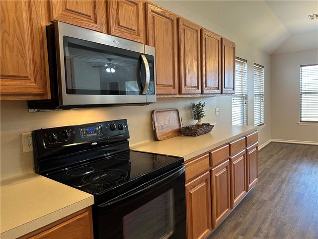 2012 Westwood Dr, Portland, TX 78374