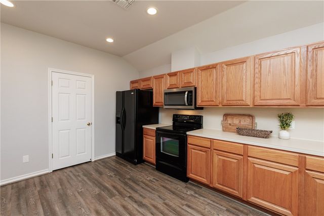 2012 Westwood Dr, Portland, TX 78374