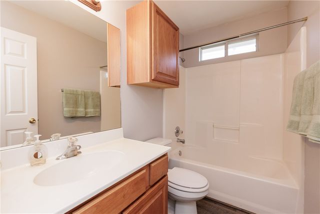 2012 Westwood Dr, Portland, TX 78374