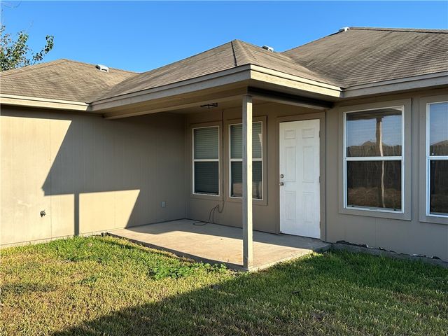 2012 Westwood Dr, Portland, TX 78374