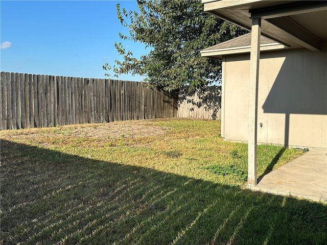2012 Westwood Dr, Portland, TX 78374