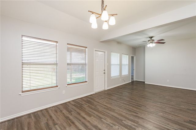 2012 Westwood Dr, Portland, TX 78374