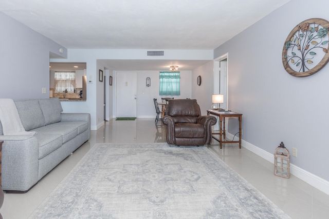 711 Lori Drive 408, Palm Springs, FL 33461