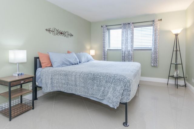 711 Lori Drive 408, Palm Springs, FL 33461