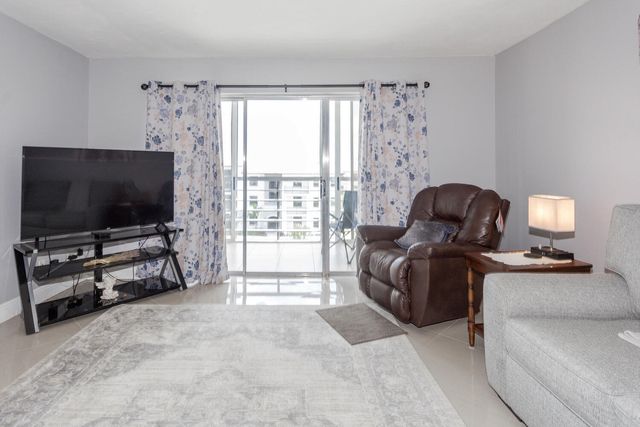 711 Lori Drive 408, Palm Springs, FL 33461