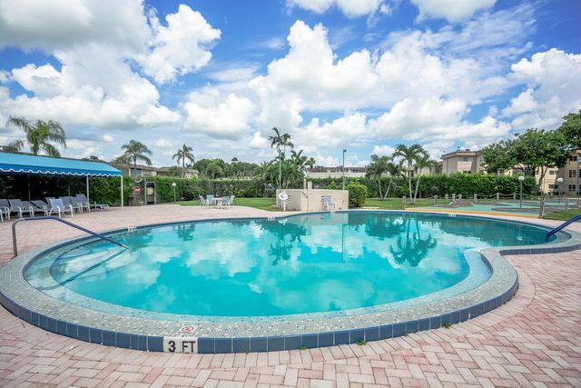 711 Lori Drive 408, Palm Springs, FL 33461