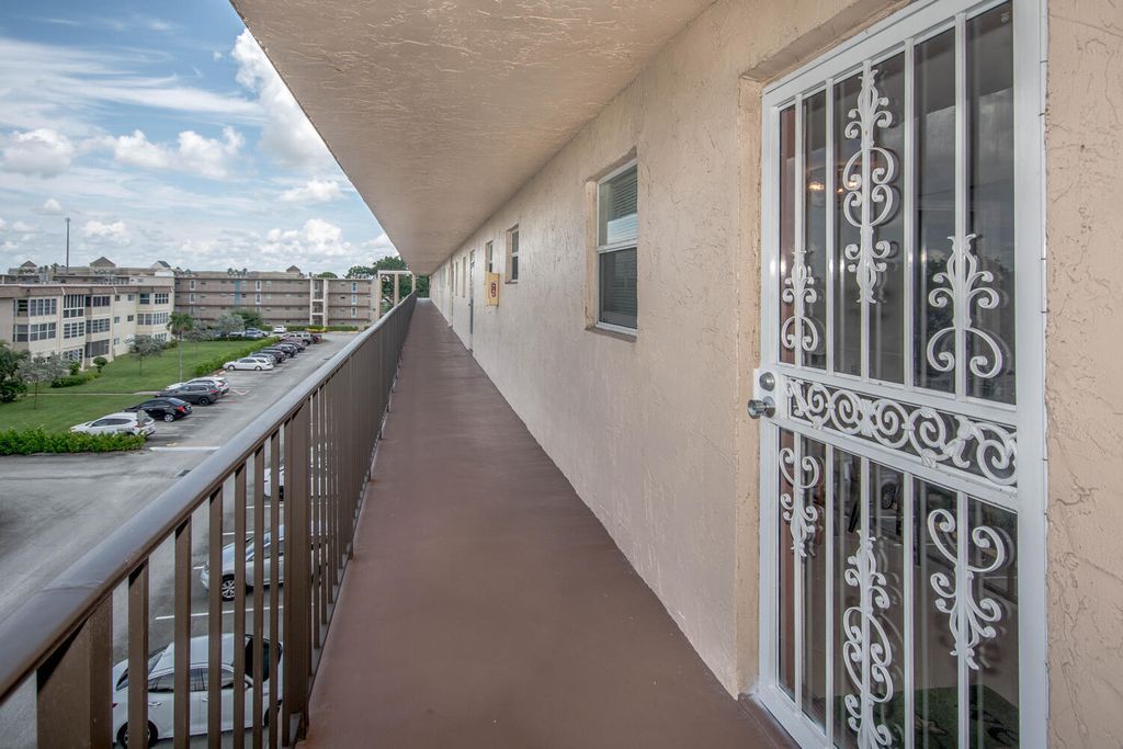 711 Lori Drive 408, Palm Springs, FL 33461