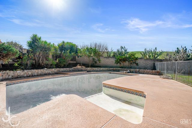 12139 Cattle King Drive, Bakersfield, CA 93306