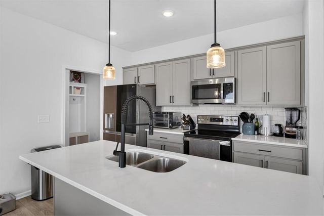 27403 E Cedar Grove Drive, Lee's Summit, MO 64086