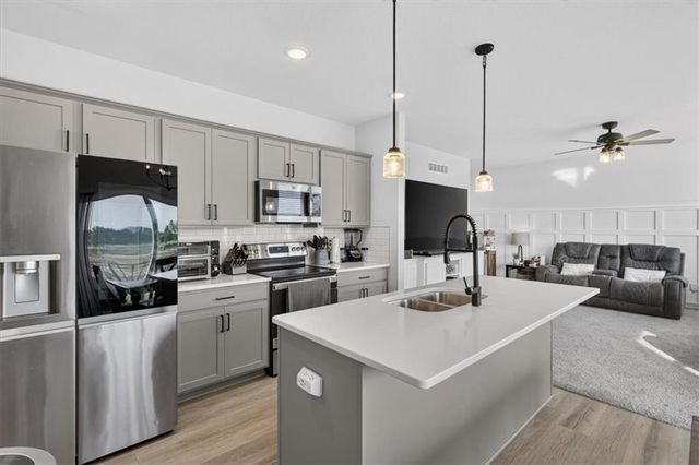 27403 E Cedar Grove Drive, Lee's Summit, MO 64086