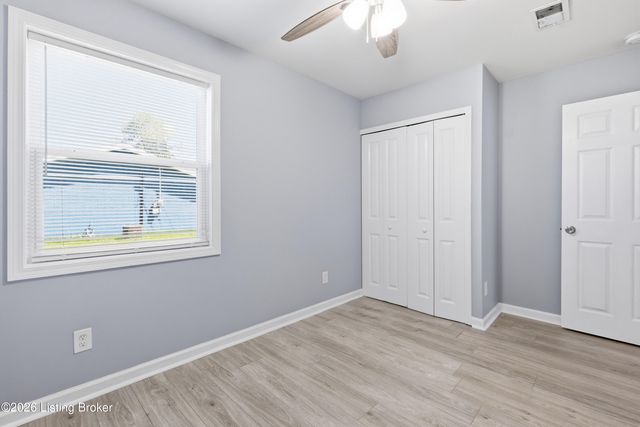 153 S Hickory Ln, Shepherdsville, KY 40165