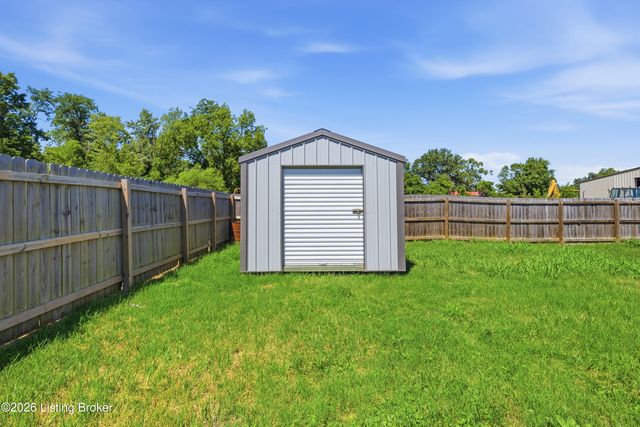 153 S Hickory Ln, Shepherdsville, KY 40165