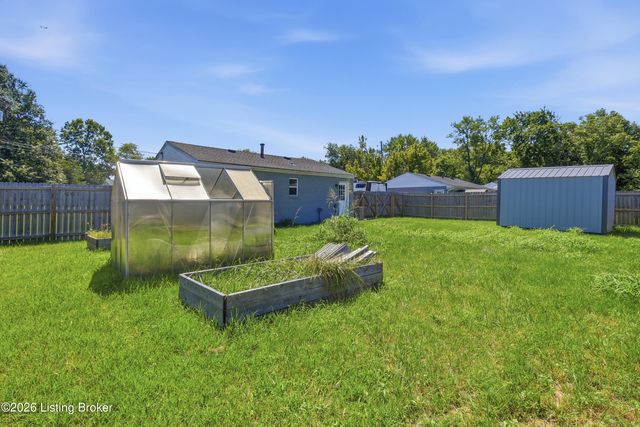 153 S Hickory Ln, Shepherdsville, KY 40165