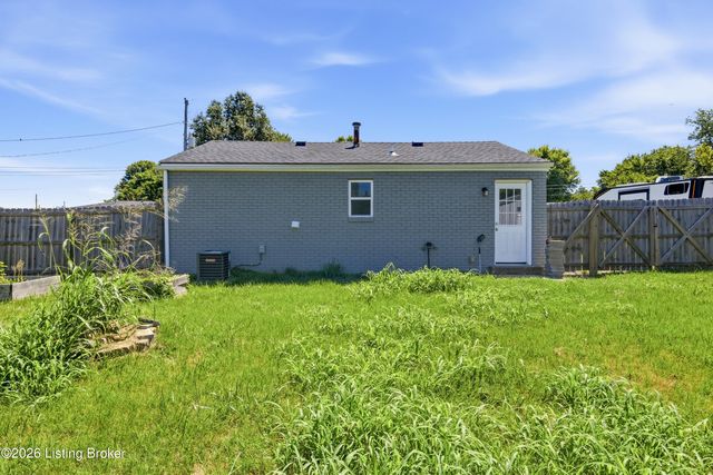 153 S Hickory Ln, Shepherdsville, KY 40165