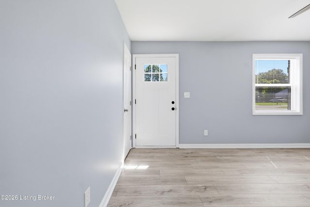 153 S Hickory Ln, Shepherdsville, KY 40165