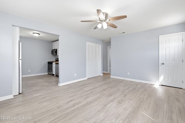 153 S Hickory Ln, Shepherdsville, KY 40165