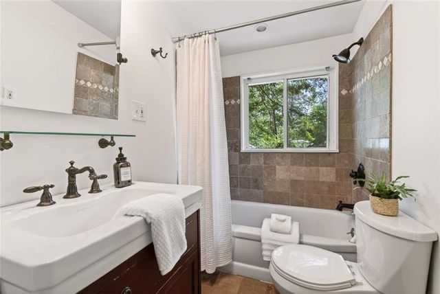 2468 Skyland Trail NE, Brookhaven, GA 30319
