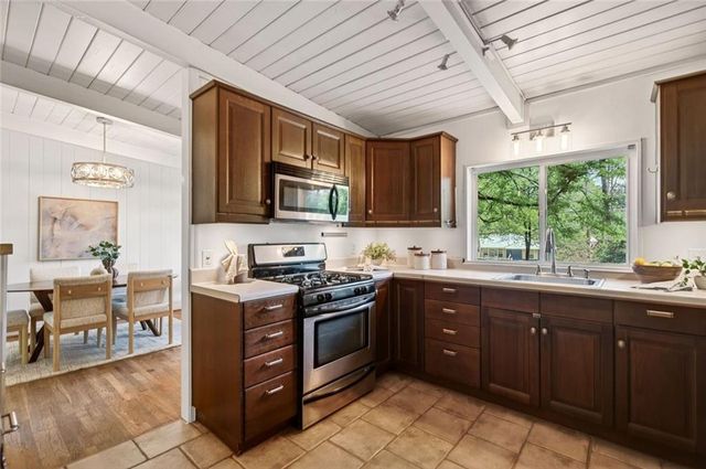 2468 Skyland Trail NE, Brookhaven, GA 30319